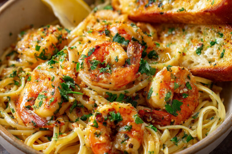 Shrimp Scampi Bowls with Garlic Bread – Buttery, Garlicky & Delicious